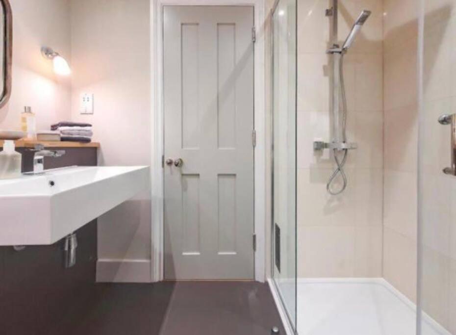 Turnagain Lane Apartment Canterbury Bagian luar foto